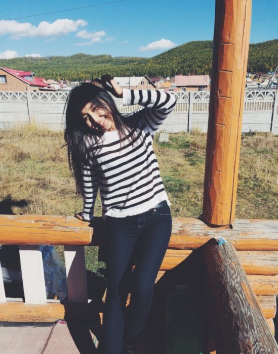 http://acidcow.com/pics/20150526/girl_from_mongolia_18.jpg